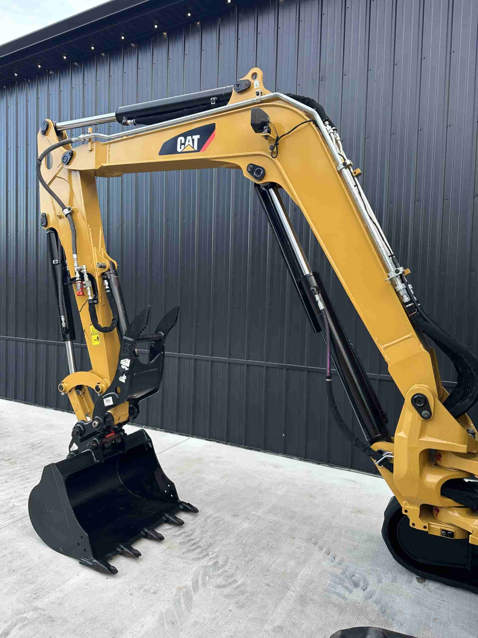 2019 CAT 305.5E2 Only 589Hrs
